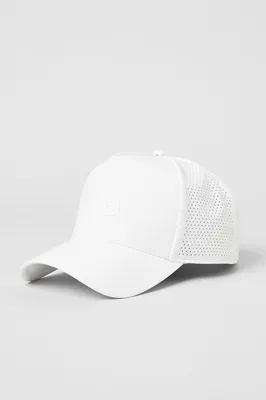 Alo Yoga — Performance District Trucker Hat