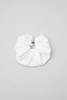 Alo Yoga — Bead It Oversized Scrunchie
