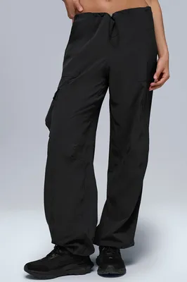 Alo Yoga — Low Rise Megastar Cargo Pant