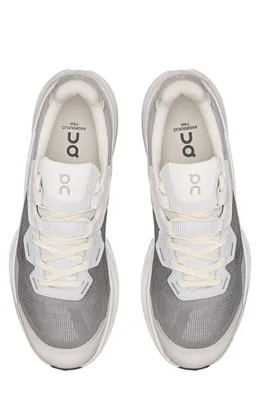 On — Cloudnova Rift Sneaker