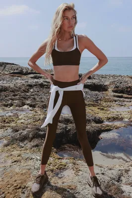 Alo Yoga — 7/8 High-Waist Airlift Legging